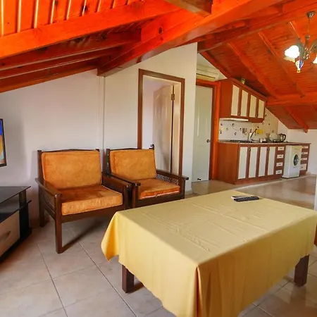 Отель Yuecel 3*