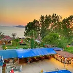 Yuecel Hotel